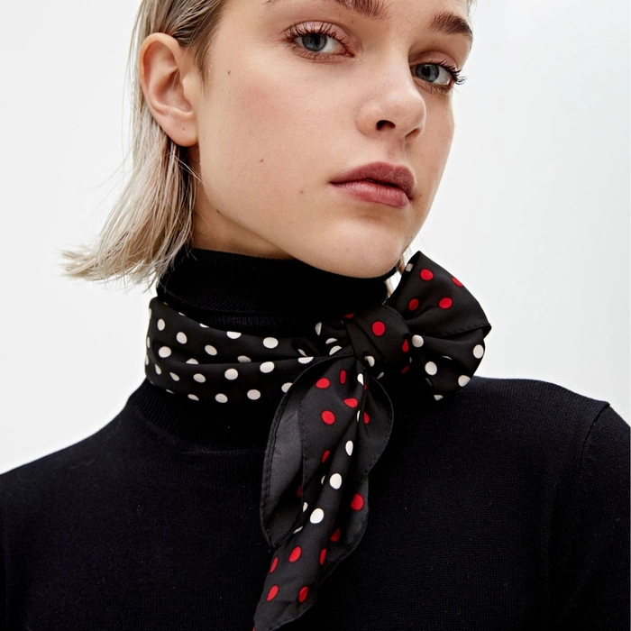 Apaszka Pull&Bear damska chusta czarna w kropki
