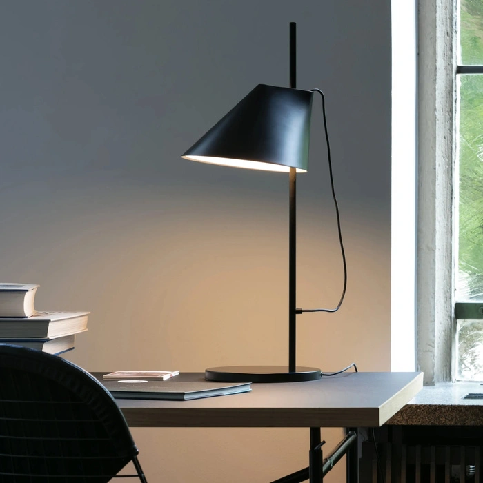 Lampa stołowa Louis Poulsen Yuh ze ściemniaczem czarna LED