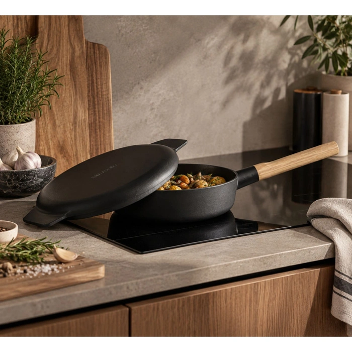 Patelnia z pokrywą Eva Solo Nordic Kitchen czarna 25 cm